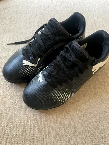 Puma kids football shoes size 32