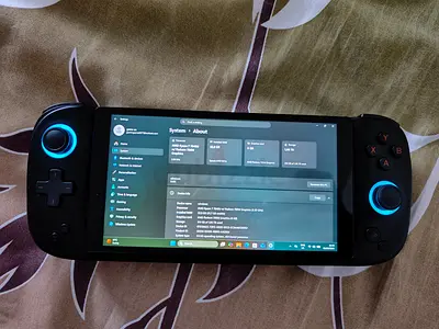 AYANEO Slide 7840U 32GB Ram + 2TB Windows Gaming handheld