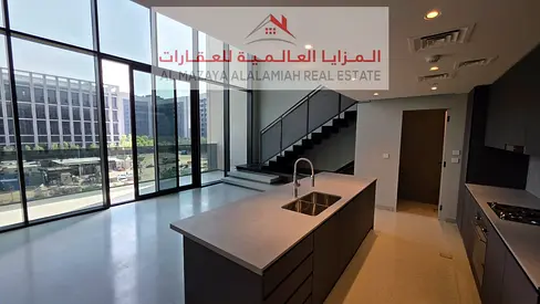 دوبلكس للبيع غرفة وصالة في الجادة مع بلكونة واسعة وغرفة ملابس ومطبخ أمريكي