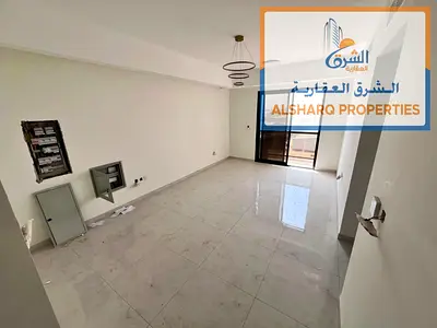 أول ساكن | 3 غرف وصالة، 3 حمامات، غرفة ماستر وبلكونتين بإطلالة مفتوحة بتشطيبات حديثة وموقع مميز