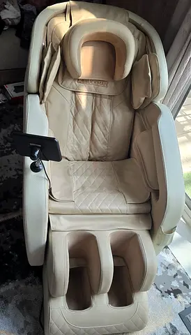 JC Buckman IndulgeUs Massage Chair