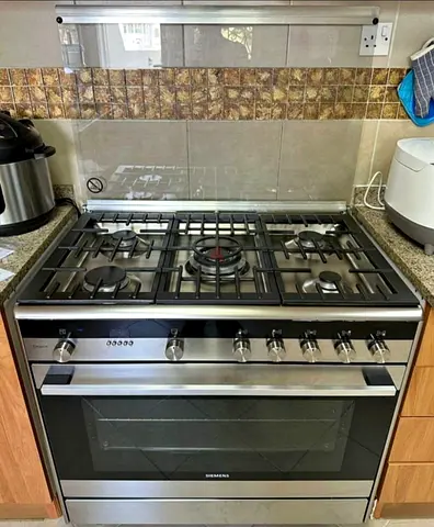 Siemens latest IQ700 Top Gas Oven Electric 90cm