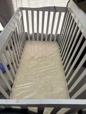 White Wooden Baby Crib with Mattress, Good Condition