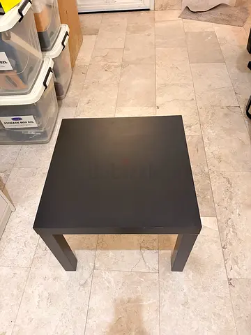 2 Simple black side tables / end tables in good condition