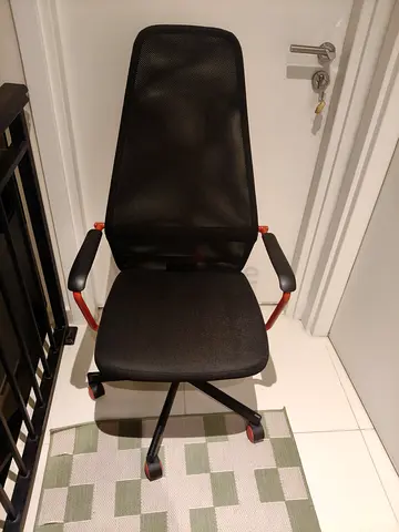 Ergonomic Gaming chair / High-Back Office Chair with Armrests — Excellent Condition
