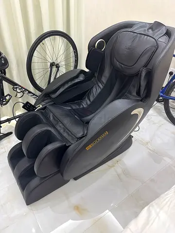 Used Full-Body Shiatsu Massage Chair — Black, Good Working Condition