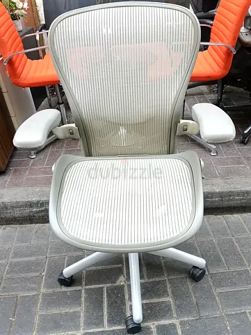 Herman Miller Aeron chair for selling.gray color