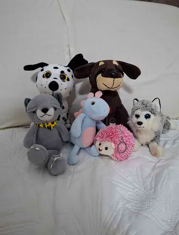 Lot of 6 soft plush stuffed animals - mixed sizes, good condition
