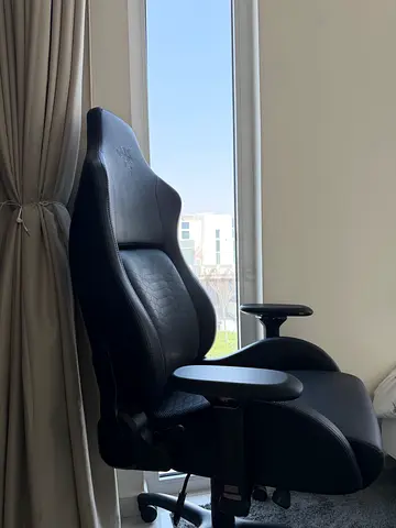 Razer iskur v2 black gaming chair perfect condition no wear and tear