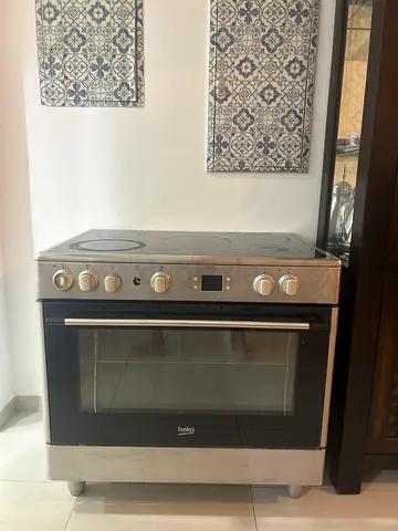 Beko Stainless Steel Electric Cooker with Oven and Ceramic Hobs - good Condition