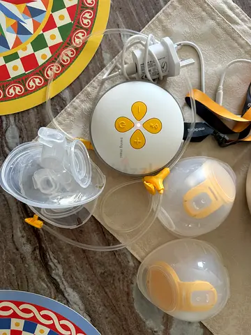 Medela Swing maxi Electric Breast Pump with Accessories - Single/Double Use