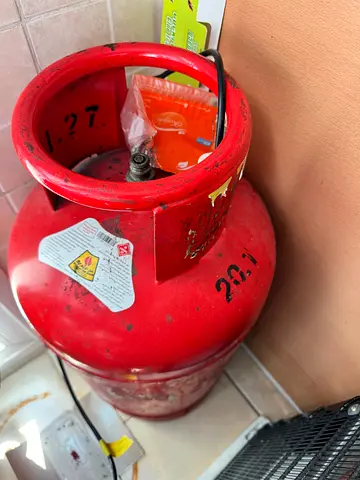 Used red LPG gas cylinder - 20kg
