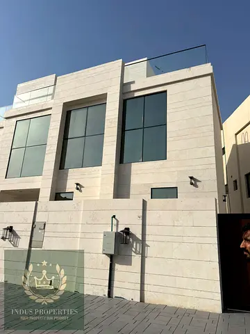 **فيلا زاوية فاخرة جديدة للبيع – جاهزة للسكن | تملك حر لجميع الجنسيات**