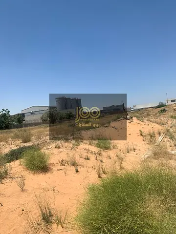 A unique opportunity for investors: industrial land with permits for ground floor, mezzanine, and two additional floors, open to all nationalities.