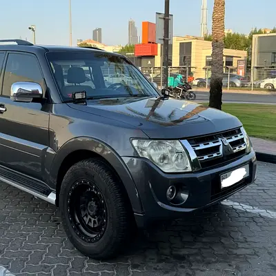 Modified Mitsubishi Pajero GLS 2014 | GCC Spec | 17" Inch Rims & Off Road Tyres + LED Lights
