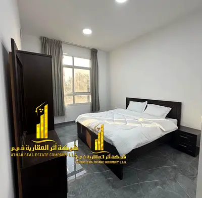 شقة فخمه غرفتين وصاله مفروشة للإيجار الشهري! شامله الفواتير والإنترنت, بإطلالة رائعة, موقع حيوي, وتشطيبات ممتازة، جاهزة للسكن فوراً.