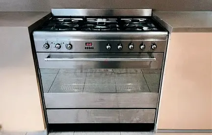 Smeg 5 Burner 90cm Gas Hob & Electric Oven – Modern Design