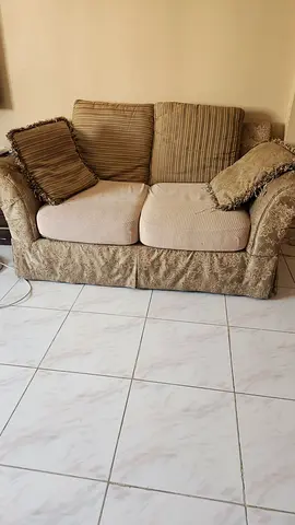 Price non negotiable 7-seater fabric sofa set with cushions good condition (3 +2+2)