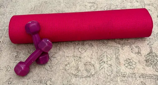 Pair of 1.5 kg Neoprene Hex Dumbbells - Purple plus mattress for excersize