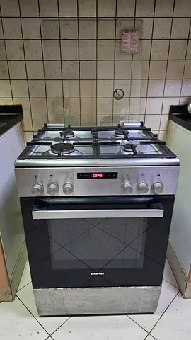 Siemens Freestanding Gas Stove with Electric Oven - Good Working Condition