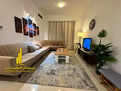 شقة فخمه غرفه وصاله مفروشة للإيجار الشهري! شامله الفواتير والإنترنت, بإطلالة رائعة, موقع حيوي, وتشطيبات ممتازة، جاهزة للسكن فوراً.