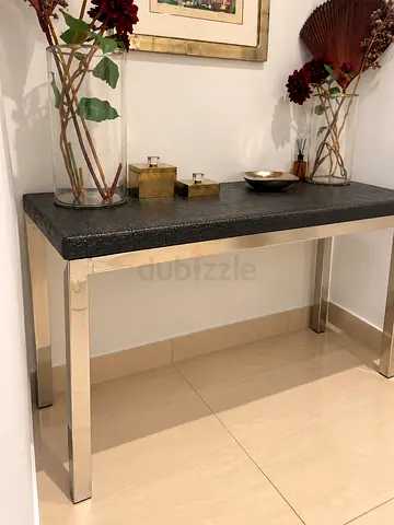 The One Entrance Table Black Chrome