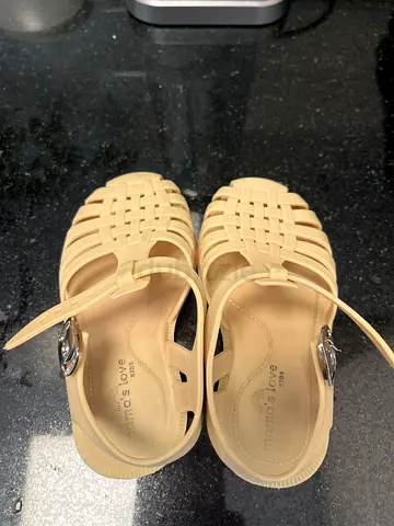 Beige woven jelly sandals, size 23-24 (140mm)