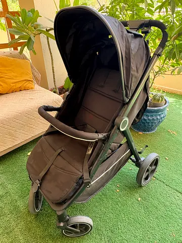 Lightweight single baby stroller in very good condition
