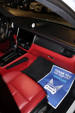 صورة 10 لـ 2023 Porsche MACAN