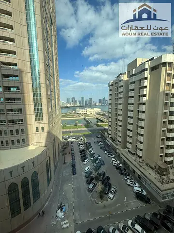 للإيجار غرفتين وصالة في المجاز 3 | قريب من بحيرة خالد مساحة حلوة تكييف مركزي