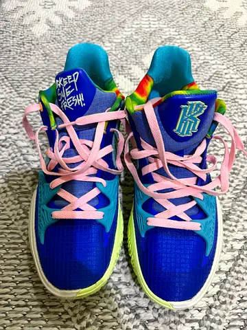 Nike Kyrie low 4 (US 9.5) - colorful casual shoes