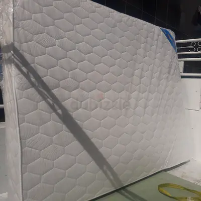 Queen size 160x200cm mattress.  Same day delivery available