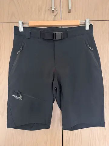 Columbia titanium black outdoor shorts - Size 4(S)