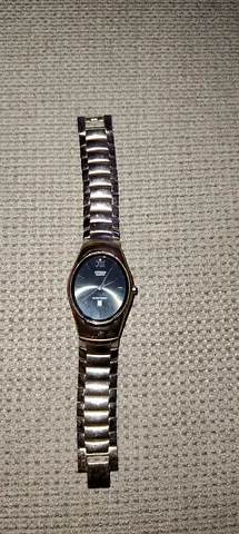 Vintage Men's Citizen Quartz Watch with Silver Strap and Black Dial