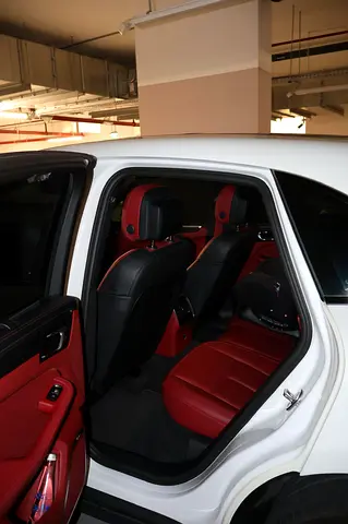 صورة 7 لـ 2023 Porsche MACAN