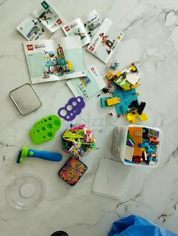Lego blocks, paper quilling kit