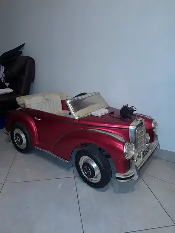 Small Mercedes car for kids
