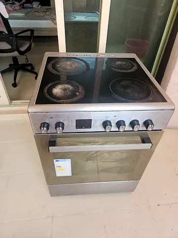 Used stainless steel electric cooker with glass ceramic hob and oven. Used 3 years. 3 burner working