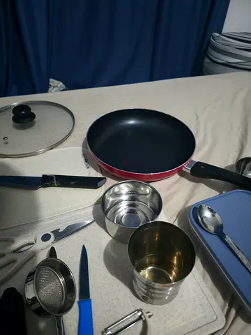 Complete Kitchen Starter Set – Pans, Pot, Knives, Water Bottles & Accessories (Barely Used)