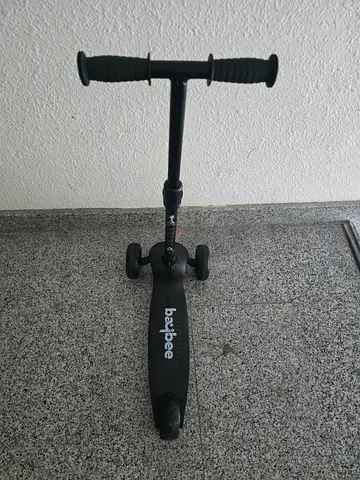 Black три-wheel kids scooter (Bagibee) in good condition