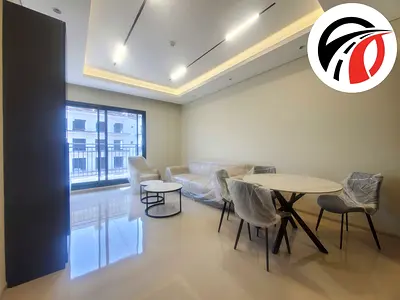 شقة بغرفة نوم واحدة | سكن بإطلالة رياضية | الوصول إلى الشرفة
