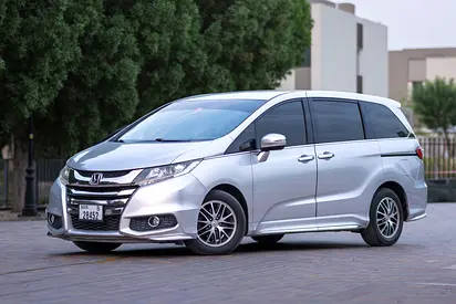 GCC Specs - 4x New Tires | Direct with Owner | Super Clean In & Out | Excellent Condition Family Van