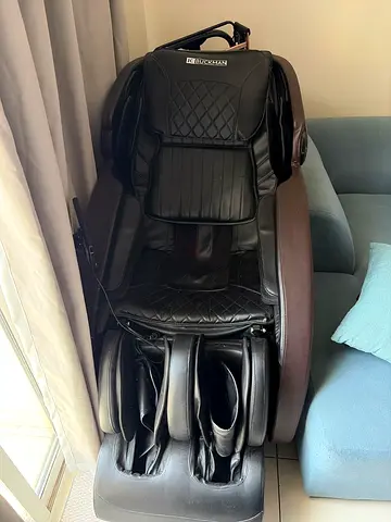 Rarely Used Full-Body Electric Massage Chair - Black. Zero gravity advanced model