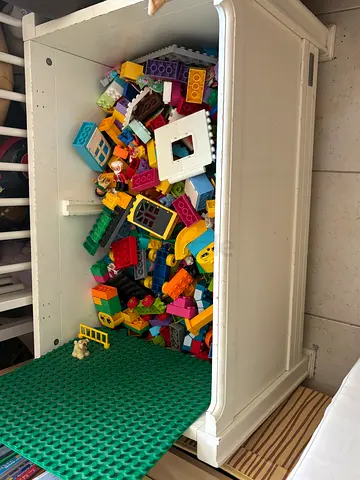 Duplo + mamas and papas chest