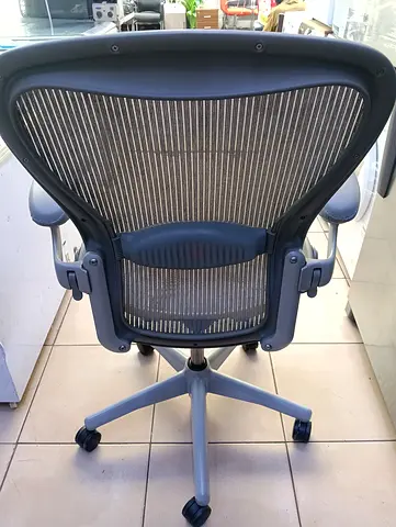 Herman Miller Aeron chair for selling.gray colour