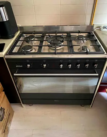 Selling Smeg Italian Top 5 Burner Gas Down Oven Electric Cooker Range Black Edition Size 90×60 cm