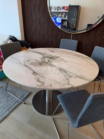 Round Real luxury marble dining table with chrome leg - good condition