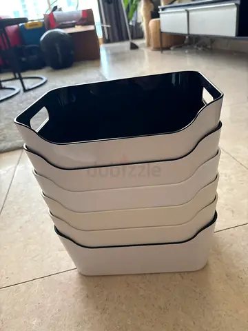 Set of stackable plastic storage bins - 6 pieces