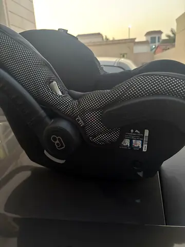 Used infant car seat in good condition