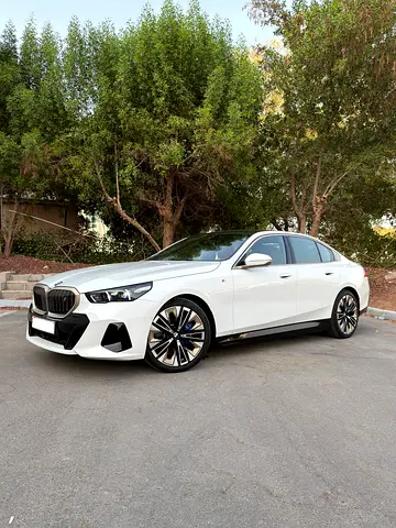 BMW i5 eDrive40 M Sport. 6 Years Free Service - 5 Years Warranty - Free insurance - Window tint